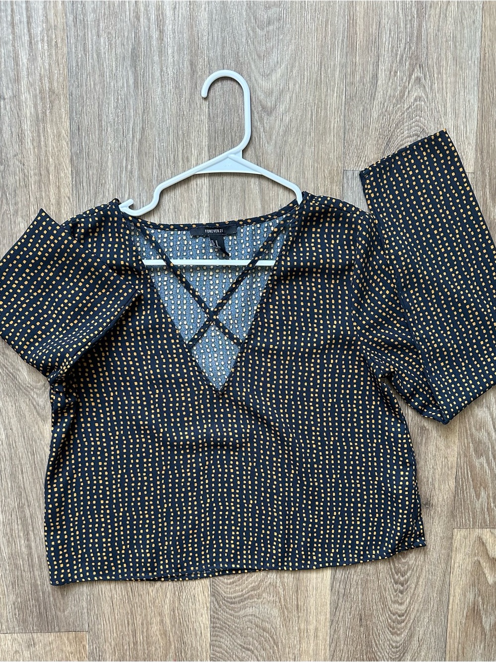 Forever 21 Criss Cross Front V-Neck Blouse Long Sleeve Black Yellow Dotted Crop